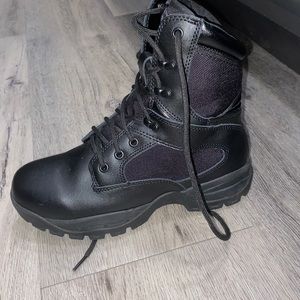 Woman’s work boots size 7